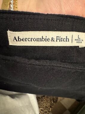 Abercrombie & Fitch Black Crewneck Tee with Contrast Label
